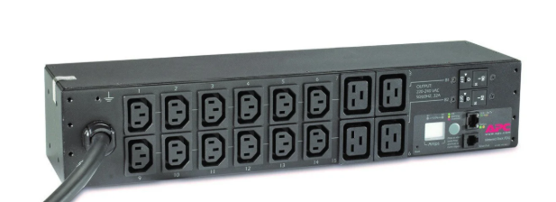 Unidade de distribuição de energia APC AP7822B 16 tomadas CA 2U preta AP7822B